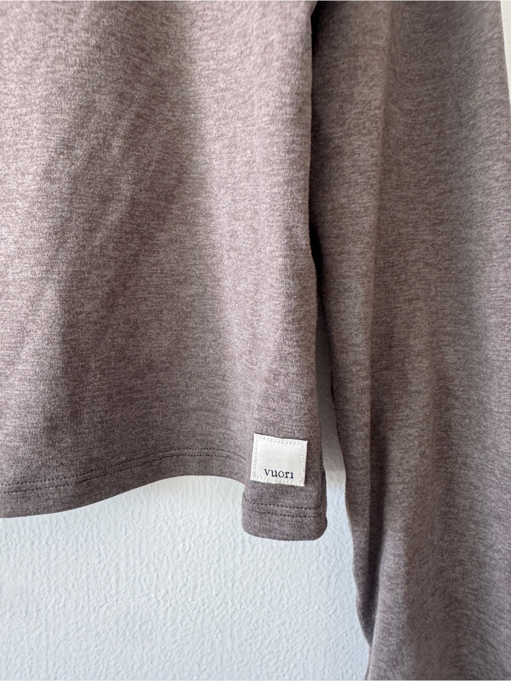 Vuori Halo Essential Scoop Long Sleeve Mocha Heather | DreamKnit™ | Women’s XL - Picture 3 of 9